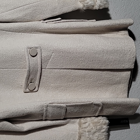 NEW! Apt. 9 Cream w/Faux Fur Wrists & Collar Jacket Sz. S - Picture 12 of 15